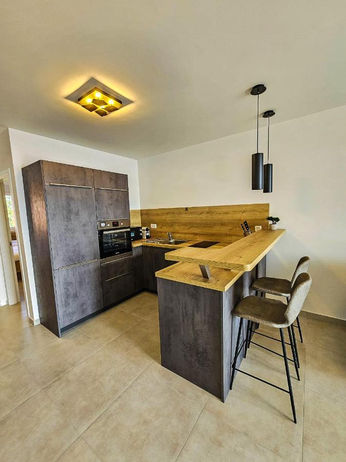 Aenona Beach Apartment Nin Exterior photo
